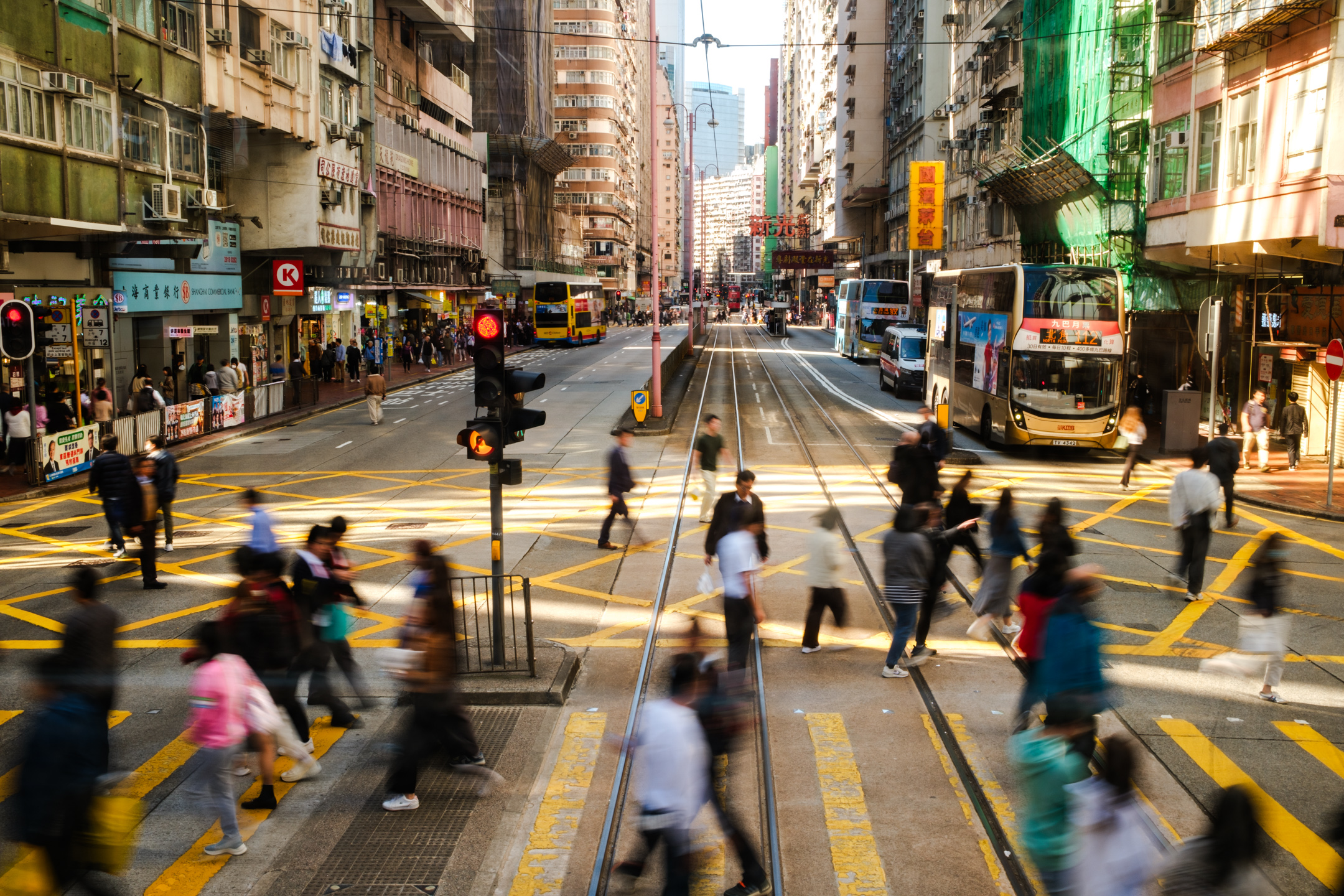 A picture of the streets of Hong Kong by Taylen Lee-Chin.